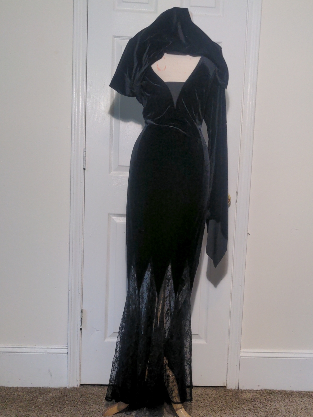 Hocus Pocus! Torrid Sz 2: Black Velvet & Lace Morticia + Elvira + Witch Gown - Picture 6 of 12